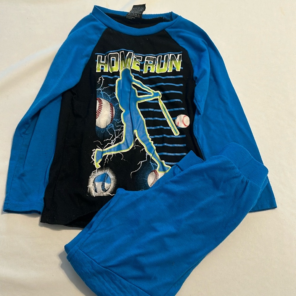 Quad Seven Boys pajama set. Size 4